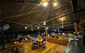 Dam Dam Hostel